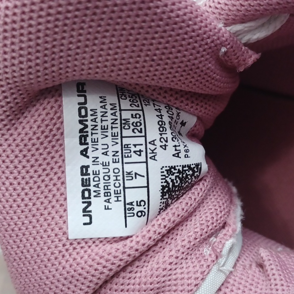 Size 9.5 - UNDER ARMOUR sneakers. White & pink gym shoes. Round toe lace closure - Picture 15 of 16
